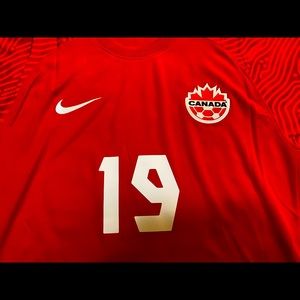 Canada Soccer Jersey - Davies / 19 - LARGE